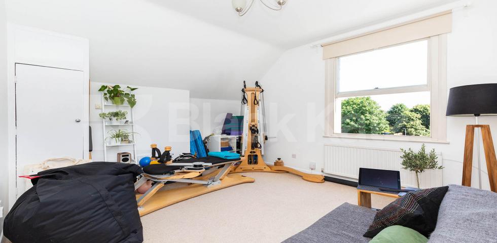 			SPLIT LEVEL 2 BED, 2 Bedroom, 1 bath, 1 reception Flat			 Cornwall Road, FINSBURY PARK